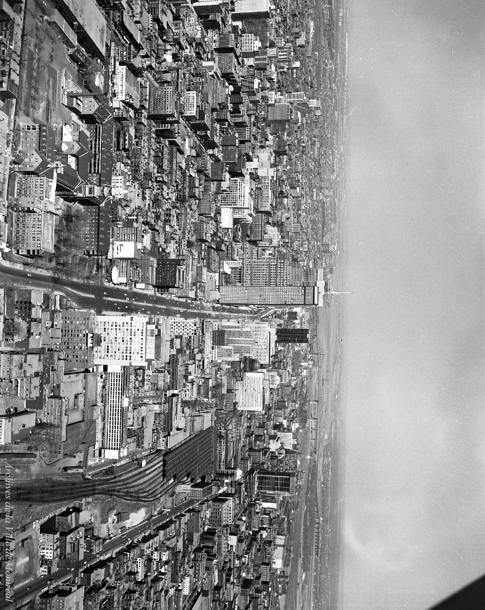 boul. Dorchester - Altitude 1200' et 1500' / Louis-Philippe Meunier . - 2 mai 1964