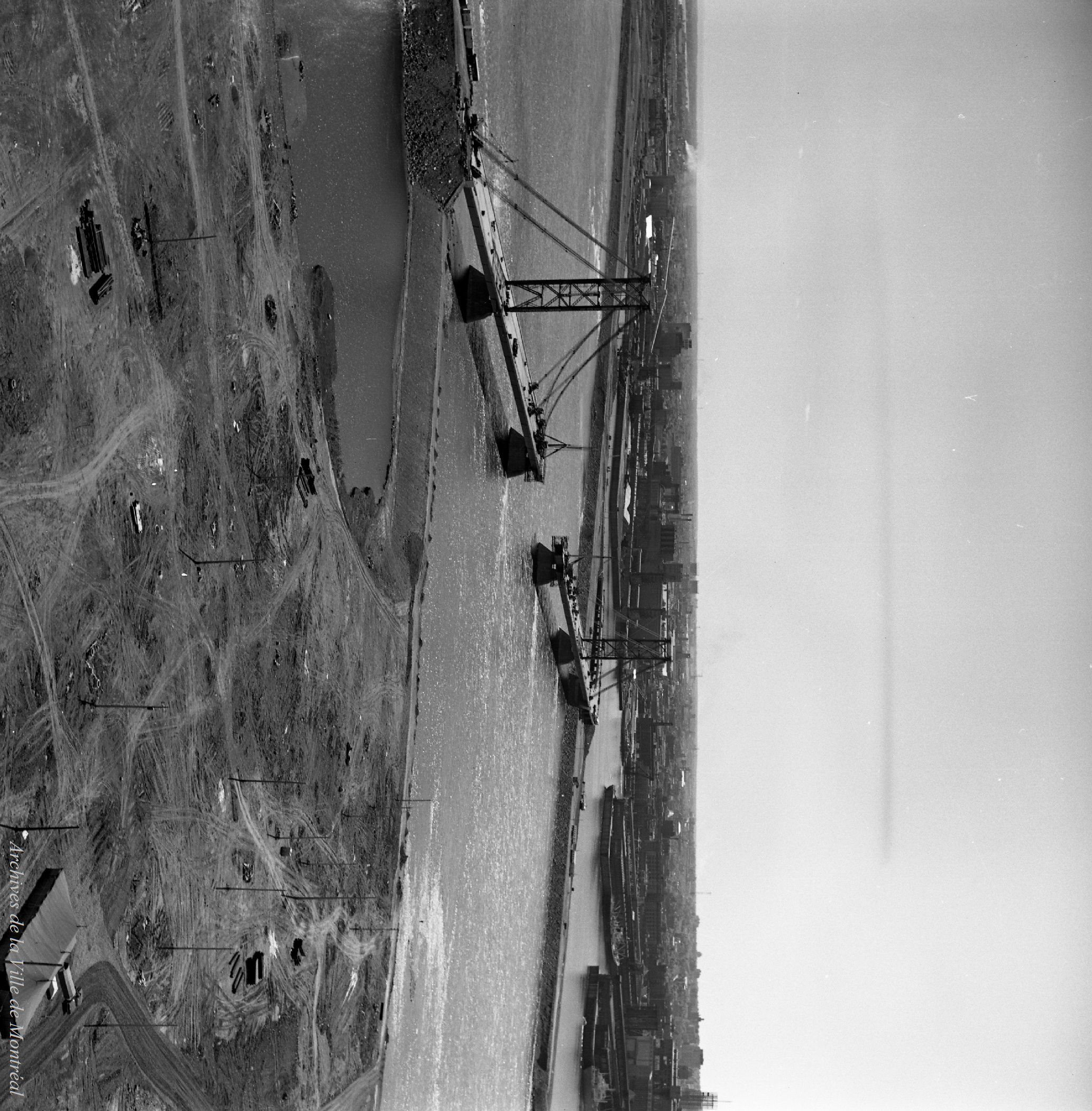 Vues de Montréal et du site de l'Expo 67' altitude 3000' / Louis-Philippe Meunier . - 23 mai 1965