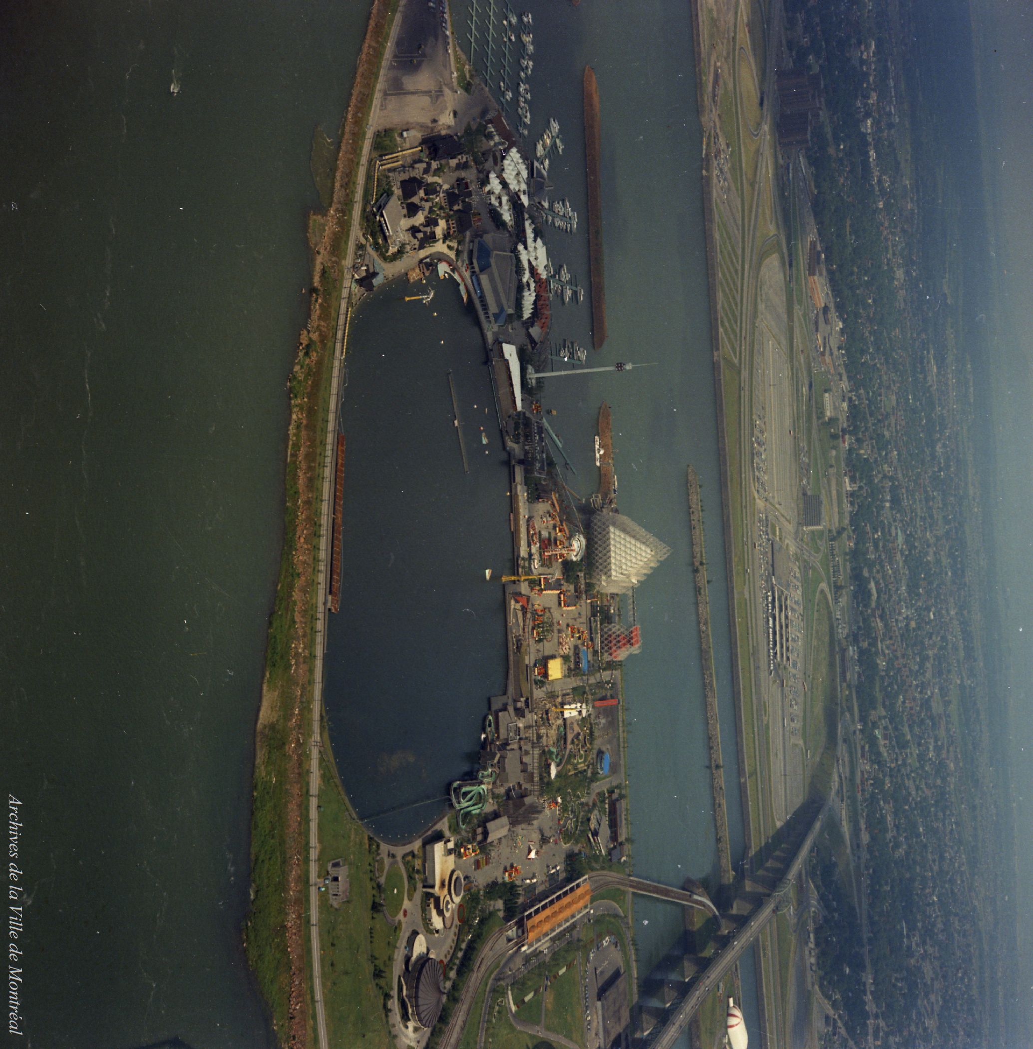 Terre des Hommes - Lac des Régates et Parc Notre-Dame / Louis-Philippe Meunier . - 31 juillet 1969