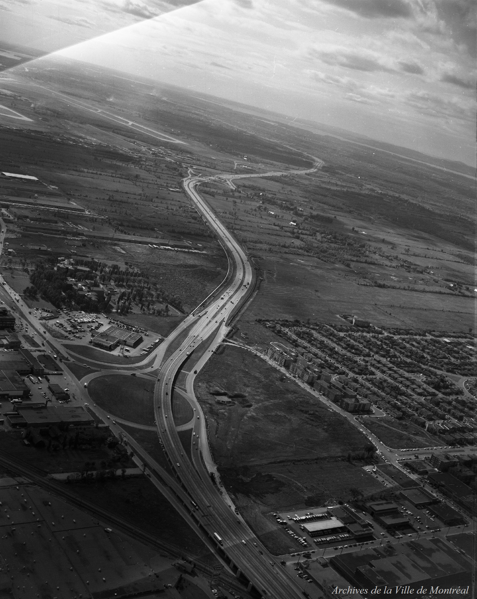 Interchange Décarie-Transcanadienne / Henri Rémillard . - 16 septembre 1966