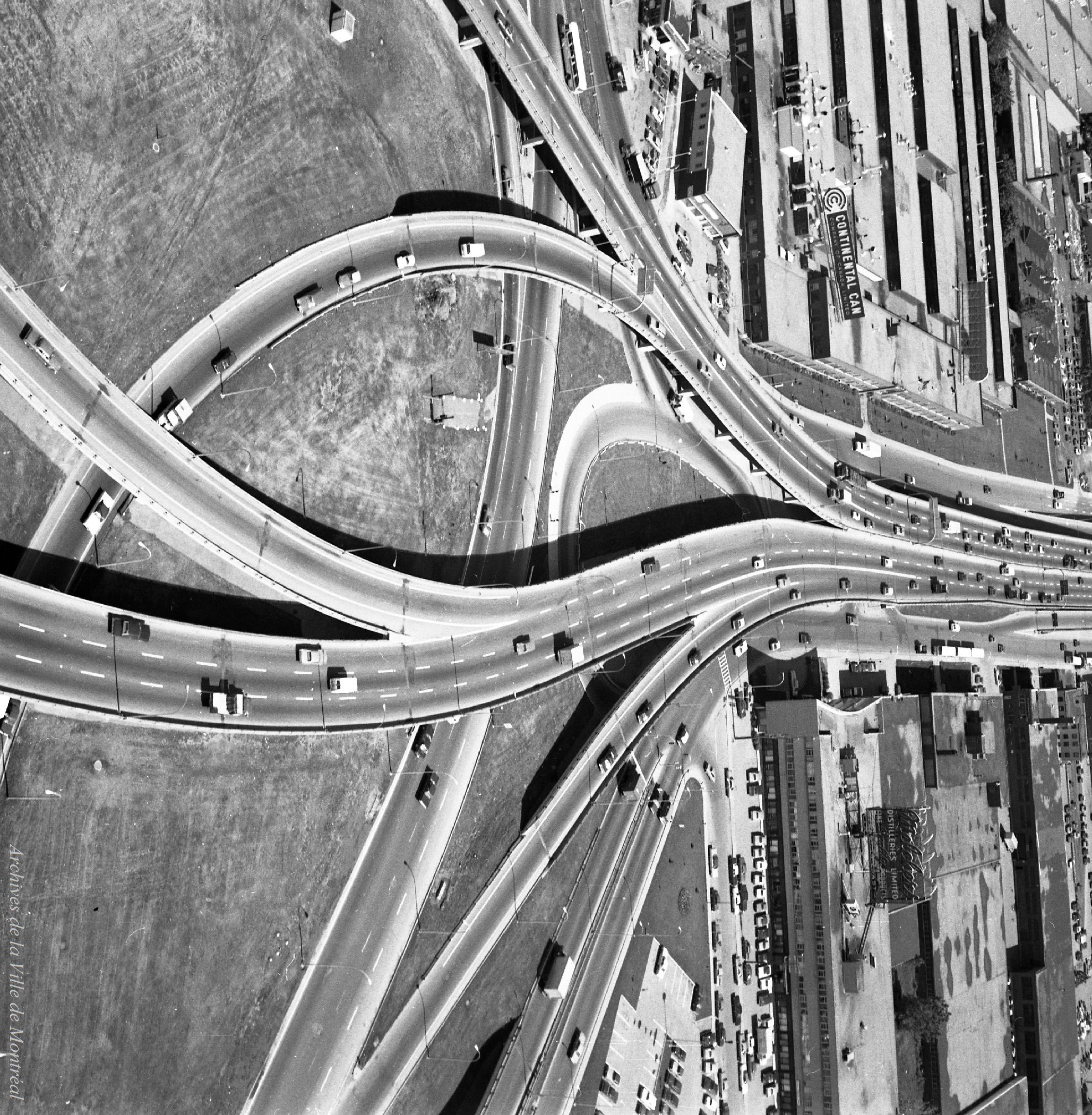 Échangeur Décarie et boulevard Métropolitain - Oratoire Saint-Joseph - Lac des Castors - Centre-ville / Raymond Gagnon . - 9 juin 1971