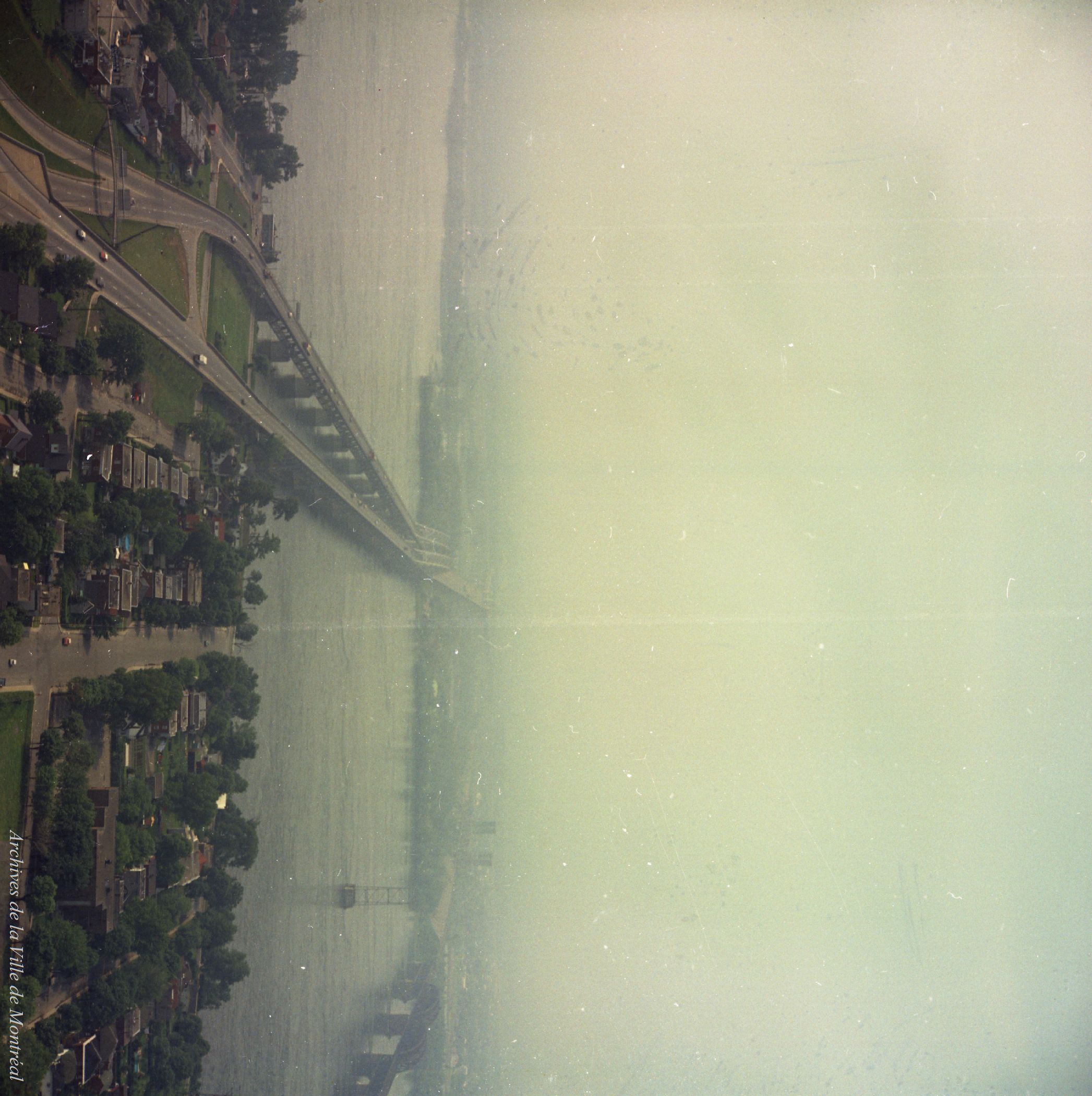 Différents ponts entourant l'Île de Montréal / Vincent Massaro . - 4 juillet 1974