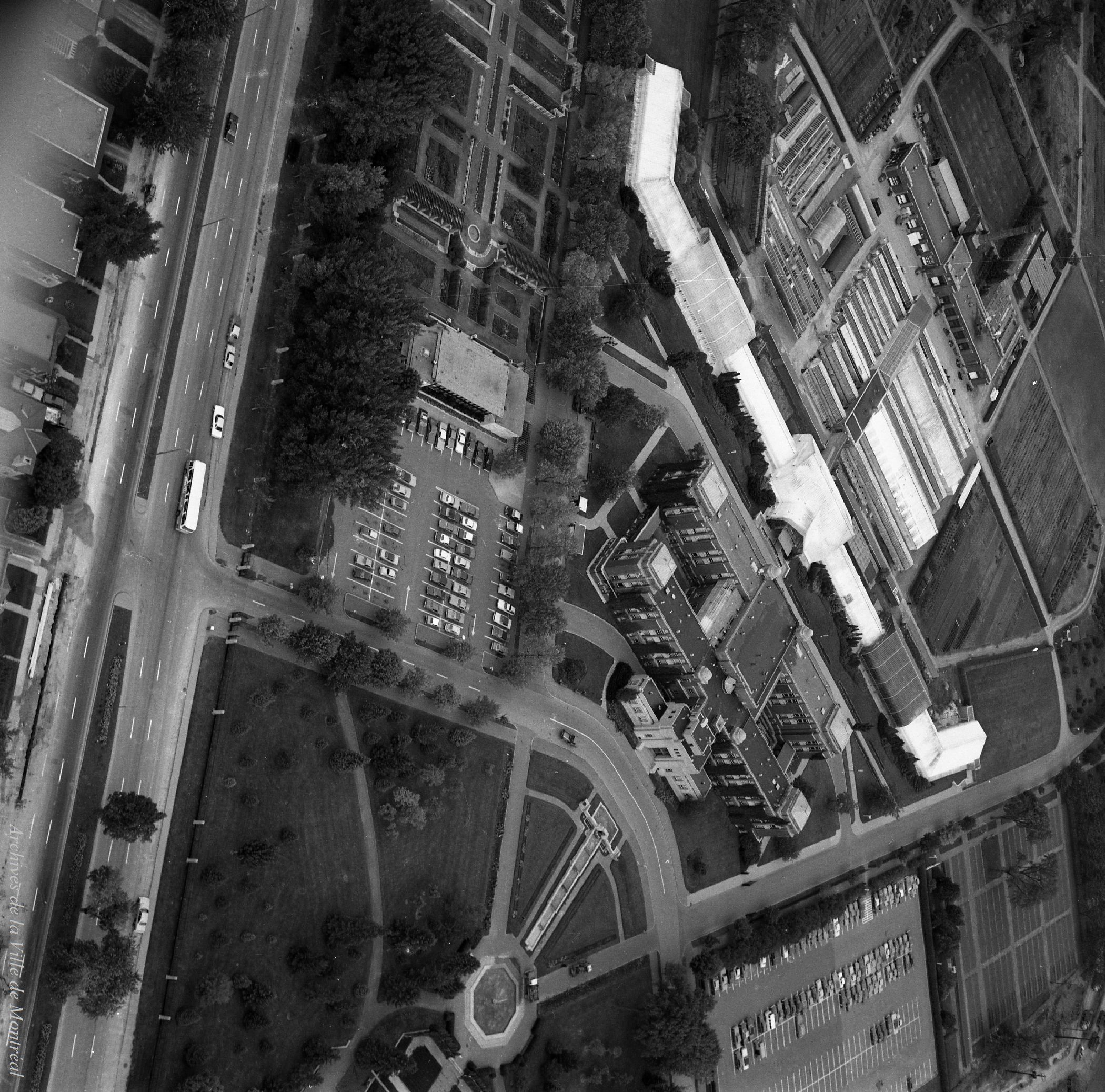 Parc Olympique - Travaux publics C. Phaneuf / Rhéal Benny . - 25 septembre 1974