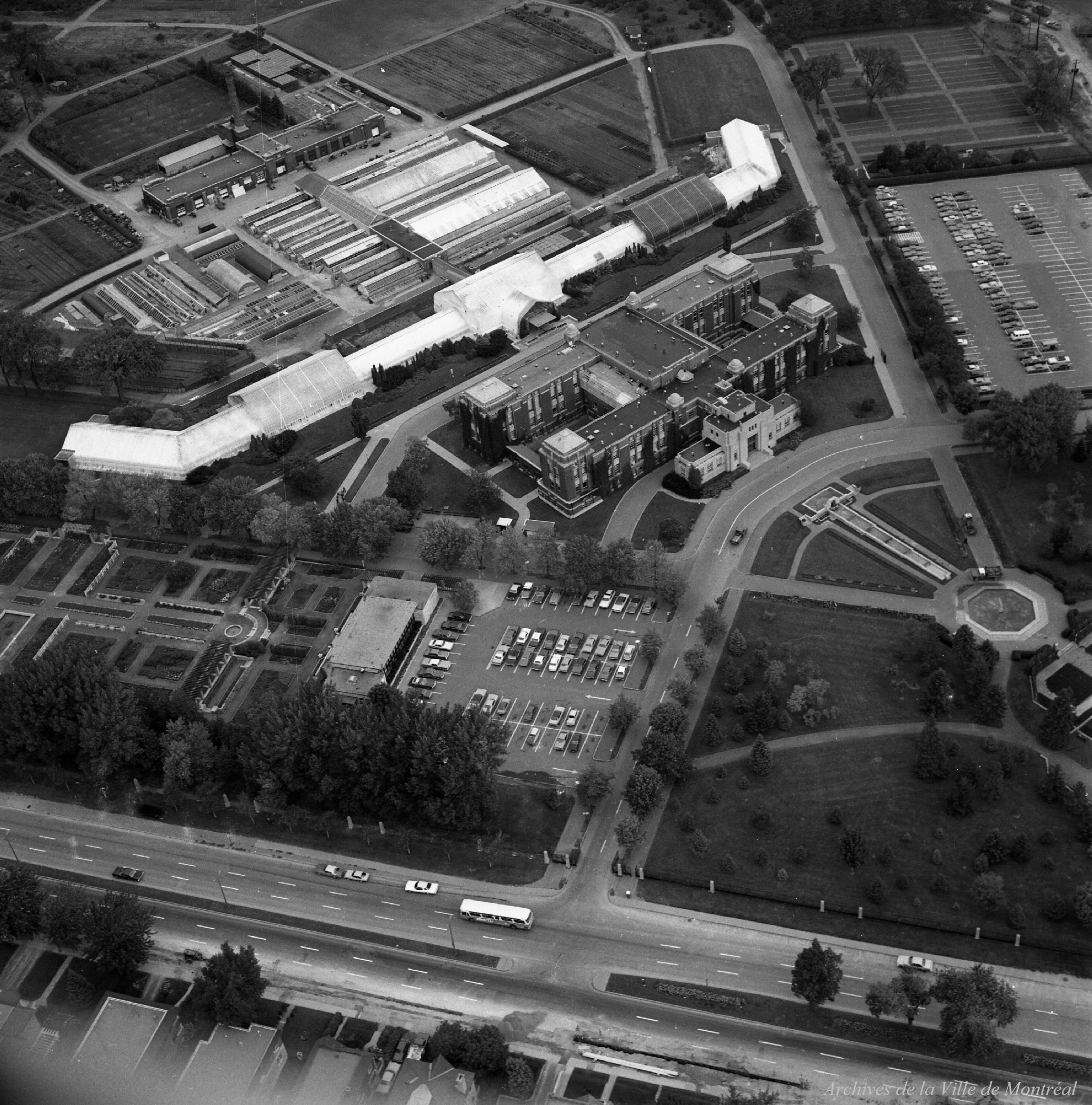 Parc Olympique - Travaux publics C. Phaneuf / Rhéal Benny . - 25 septembre 1974