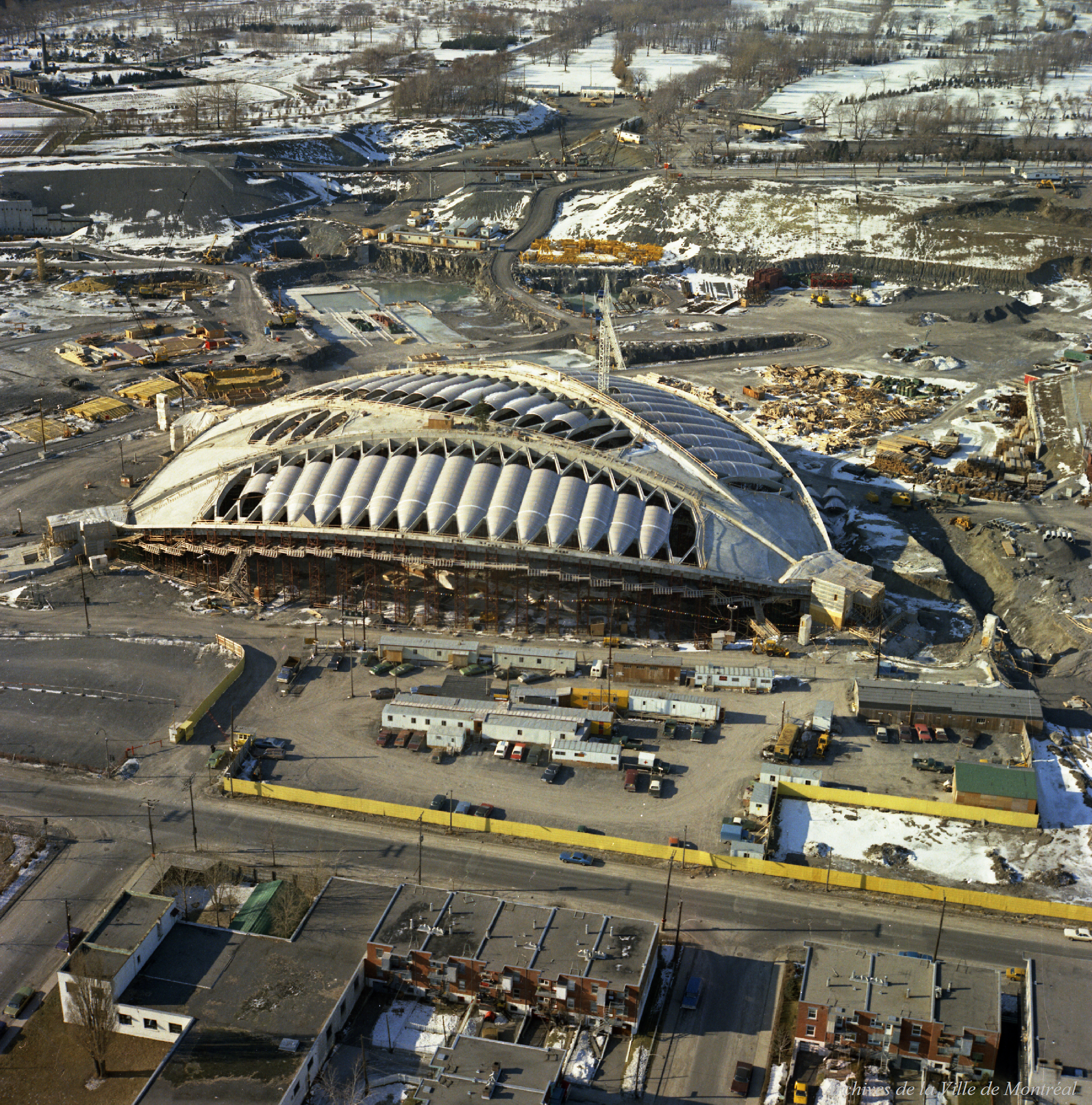 Construction du vélodrome et du stade olympique / Rhéal Benny et Vincent Massaro . - 15 janvier 1975 au 2 août 1976