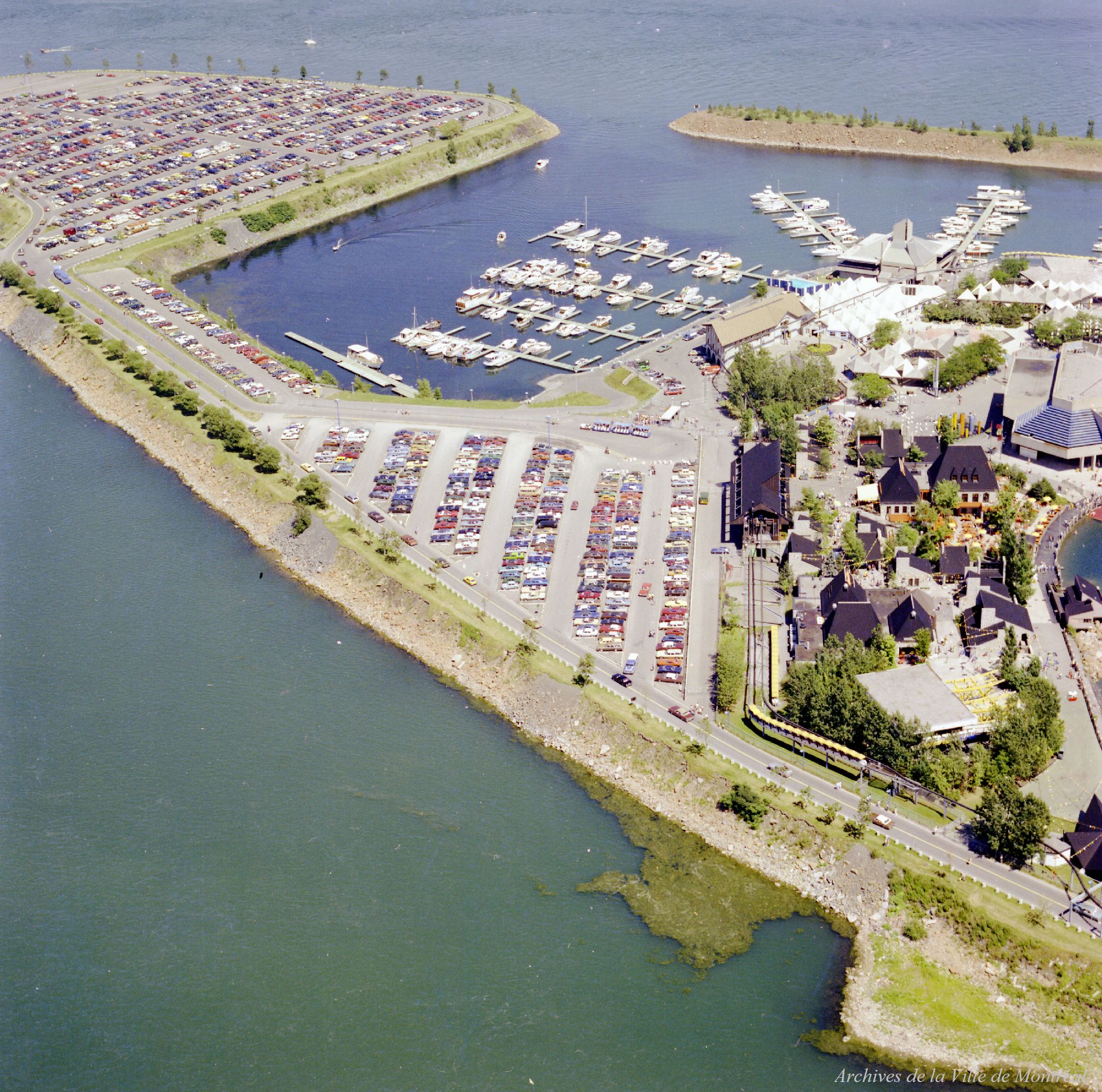Journée de l'UNESCO à Terre des Hommes / Rhéal Benny . - 31 juillet 1977